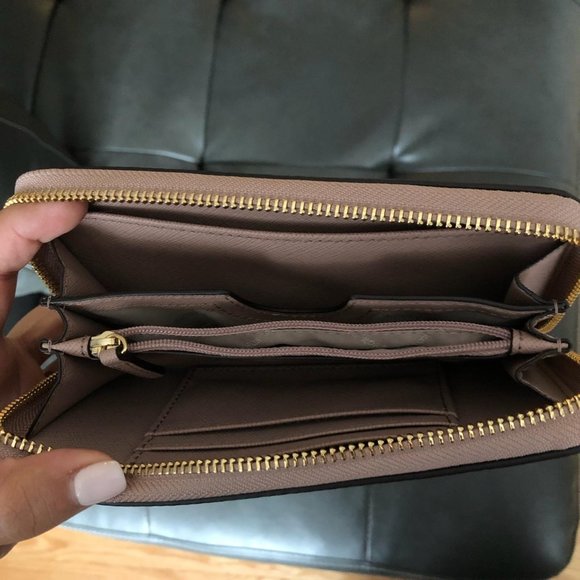 Michael Kors mauve wallet - Picture 3 of 4